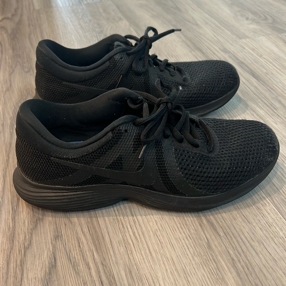 Nike Tennis Shoes